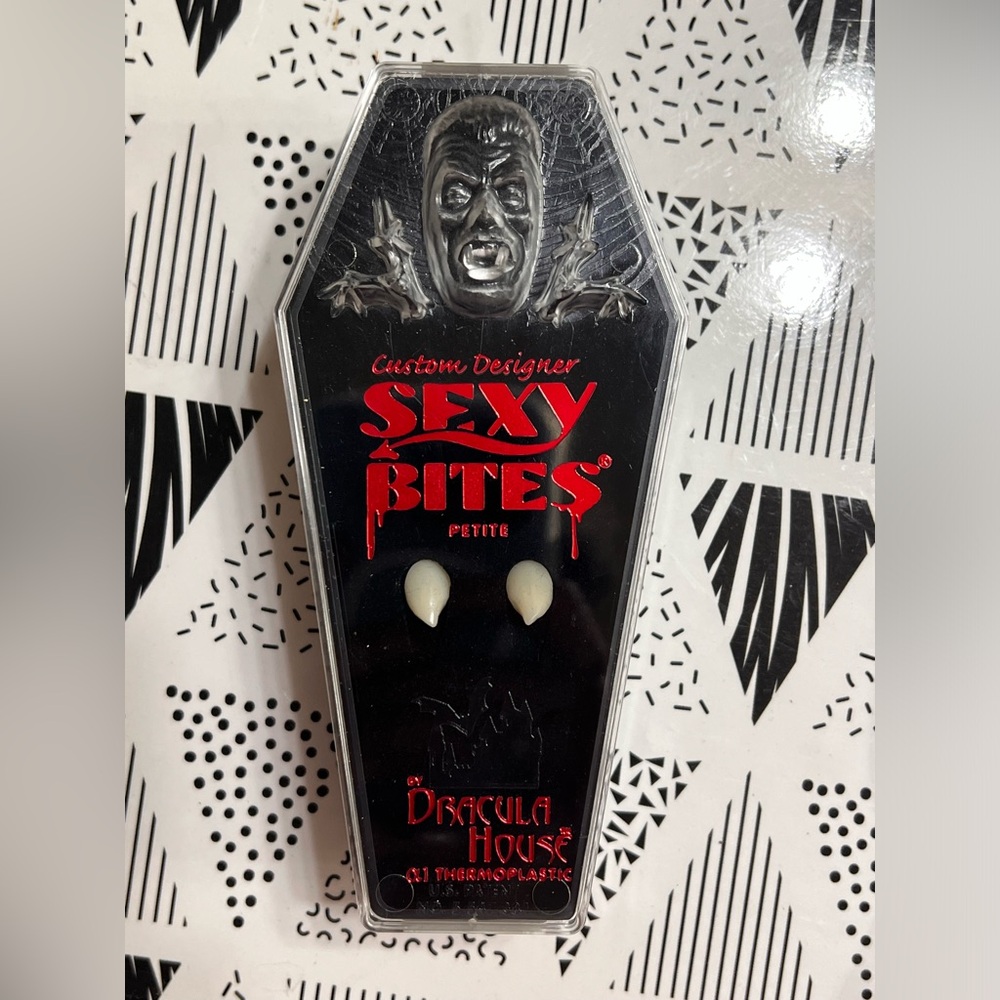Halloween 🧛 Vampire / Dracula Fangs